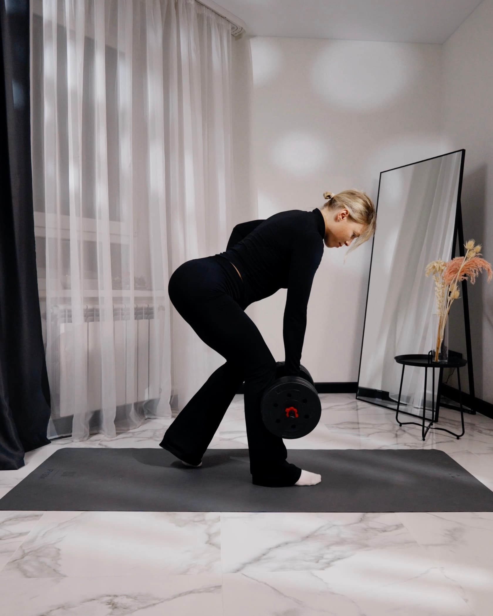 Тяга гантелей в наклоне